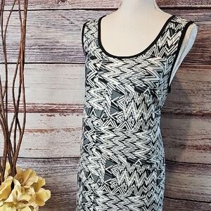 AVENUE BLACK WHITE ABSTRACT SLEEVELESS PULLOVER MAXI DRESS